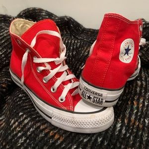 Converse High Tops Red